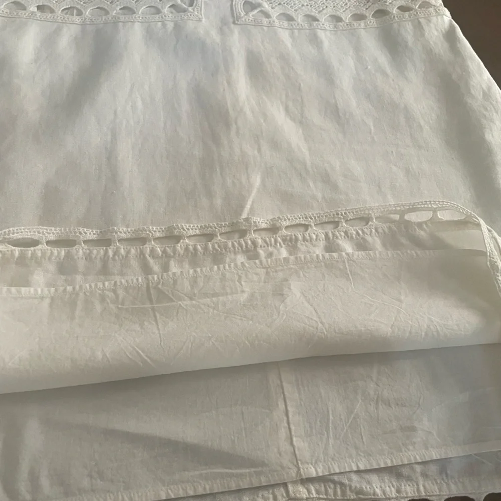 Ann Taylor White 100% linen Crochet Eyelet dress.New without tag. - Picture 5 of 10